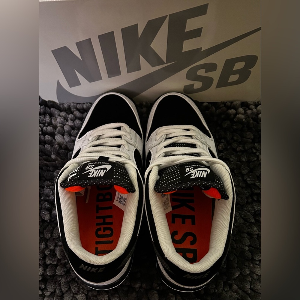 Nike TightBooth SB Dunk Low Pro Black and White Sneakers/Skateboard Shoes Size 8 - Picture 4 of 16